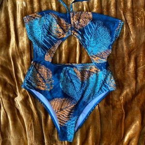 CUPSHE 1pc swimsuit!! Super cute and flattering!!